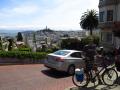Mit dem Velo auf der Lombard street - ein Fotosujet für viele Asiaten ;-)