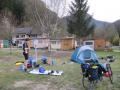In Norditalien herrschte alles andere als Touristensaison. So hatten wir die einmalige Gelegenheit, alleine auf einem 150-Platz Camping zu übernachten ;-) Das Bild zeigt die all-abendliche Auslegeordnung des Materials